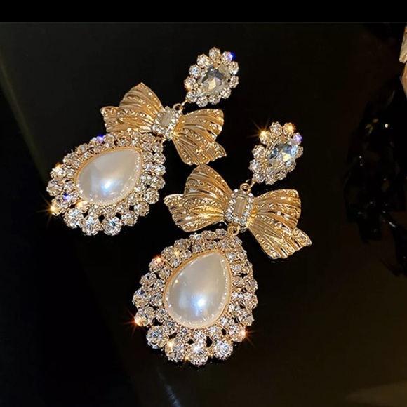 🌟 Gold Color Bowknot Crystal Oversize Water Drop Pearl Dangle Statement - Picture 4 of 6